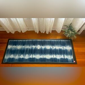 Manduka yoga mat cover blue.